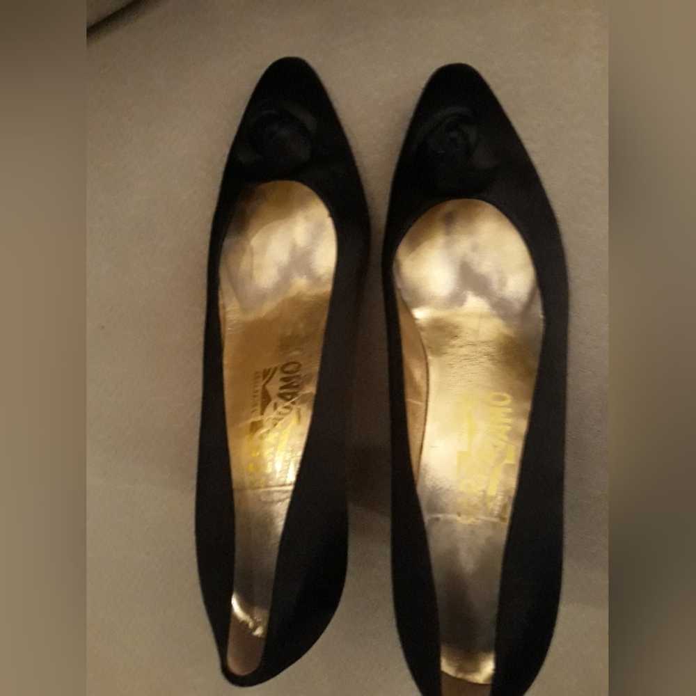 Gorgeous Salvatore Ferragamo women's black heels size 10